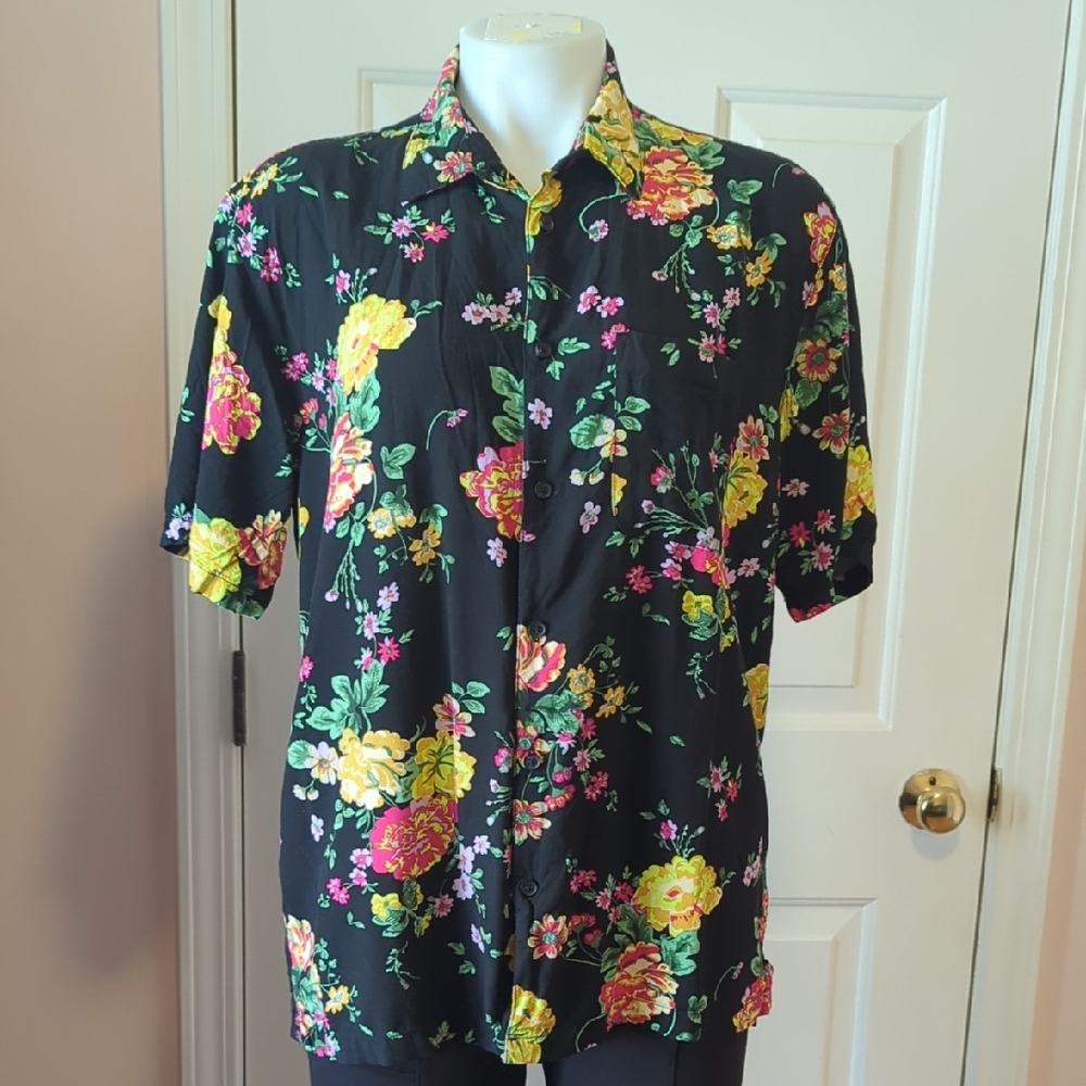 Urban Outfitters Men's Floral Black Button Down Shirt Size M